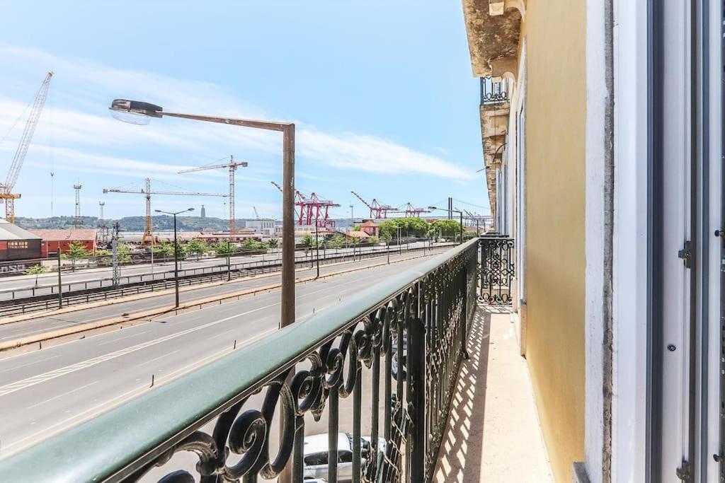 Outstanding Santos Spacious 2 Bedroom W Ac * Lissabon
